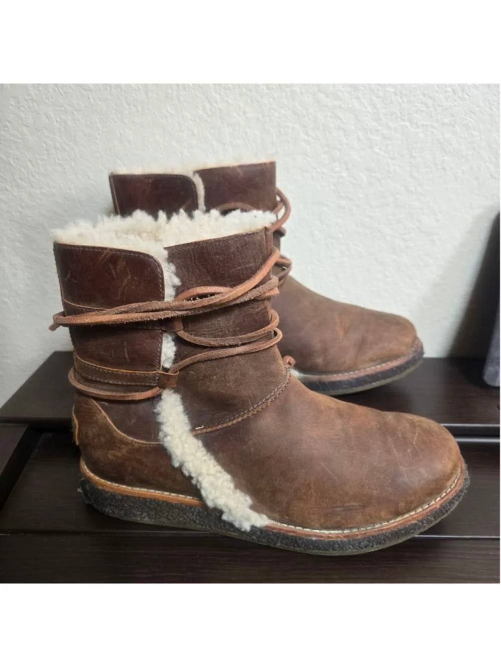 UGG Australia Luisa Water Resistant Leather Boots 1012545 sz 6.5 chocolate